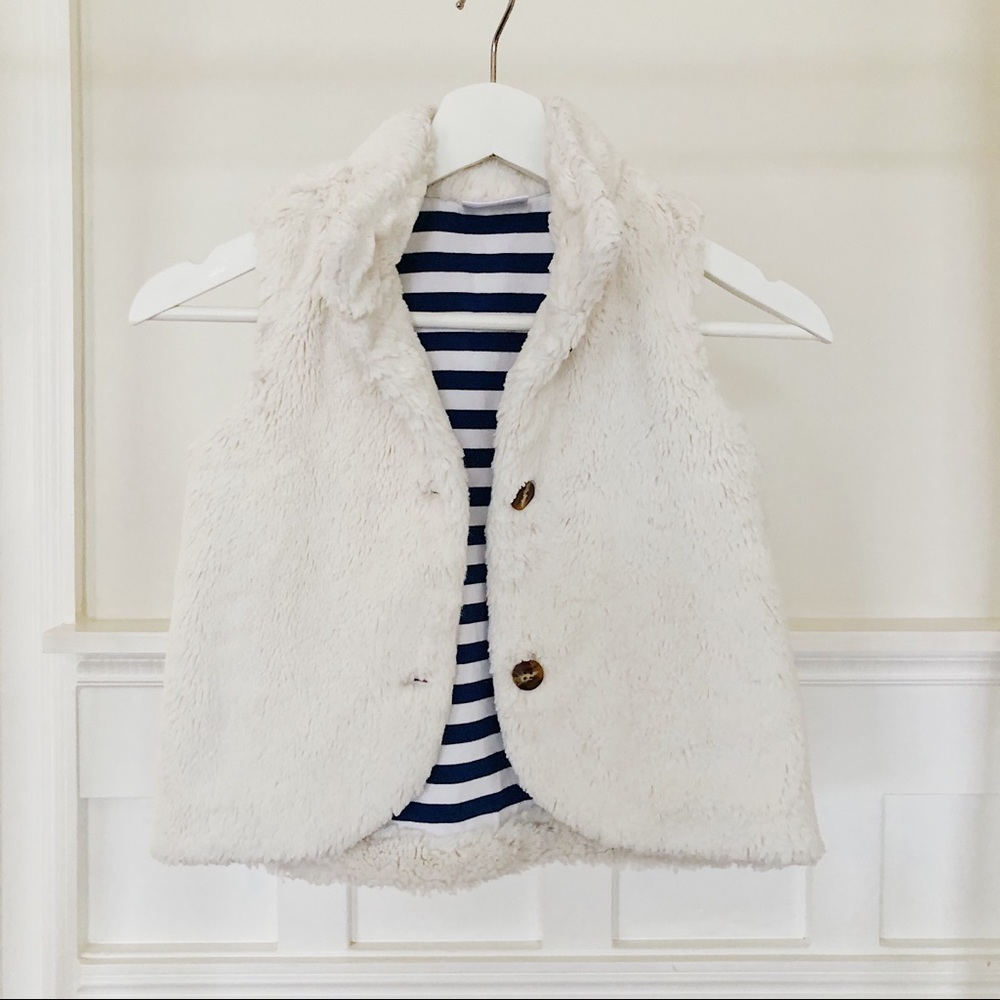 HANNA ANDERSSON “All Fur It” white vest 110cm